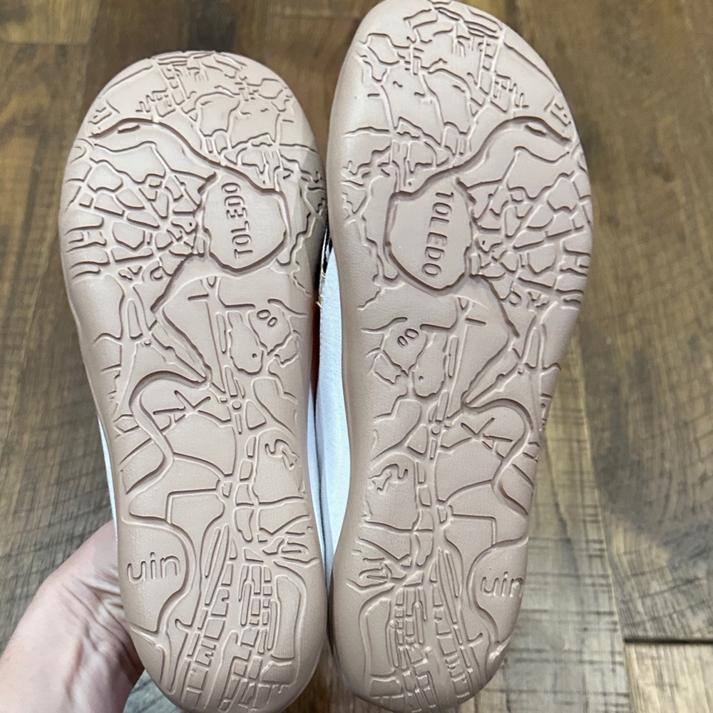 UIN White Slip-On Sneakers with Emoji Faces and Tan Trim - Picture 8 of 9